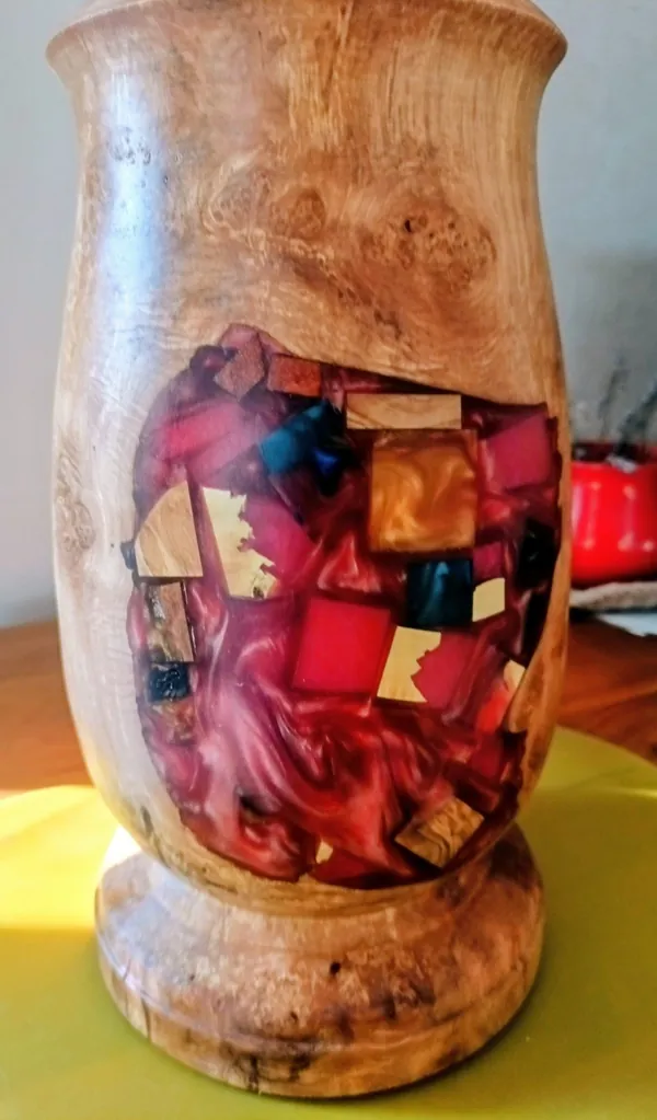 Vase en fruitier loupé et résine, pièce tournée à la main par Tourneur JD